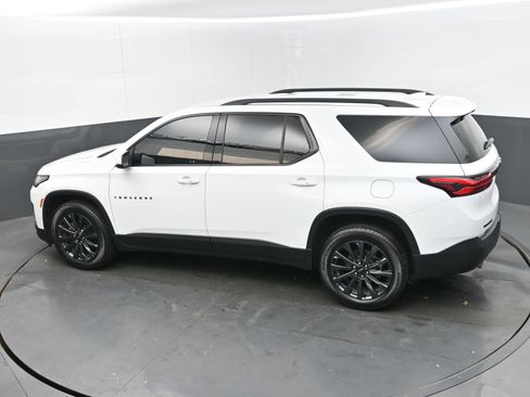 Used 2023 Chevrolet Traverse RS image 36