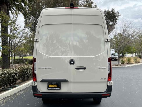 Used 2025 Mercedes-Benz Sprinter 2500 image 17