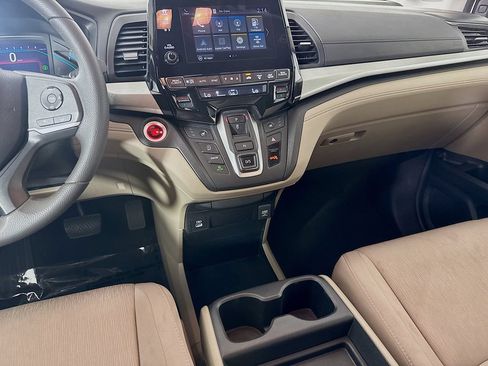Used 2021 Honda Odyssey EX image 24