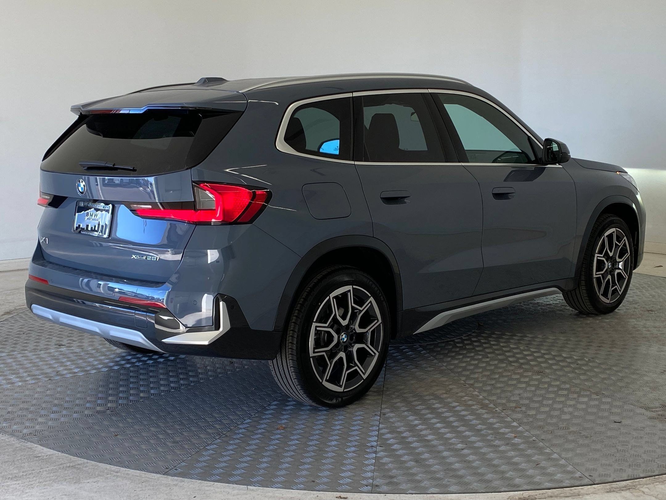 Used 2026 BMW X1 xDrive28i w/ Technology Package AWD/4WD image 8