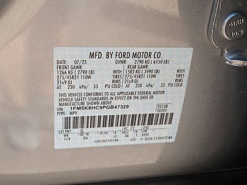 Used 2023 Ford Explorer Platinum w/ Technology Package AWD/4WD image 29