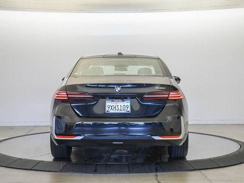 Used 2026 BMW 530i w/ Convenience Package RWD image 3