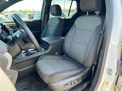 Used 2023 Chevrolet Traverse LT w/ Rear Camera Mirror Package image 18