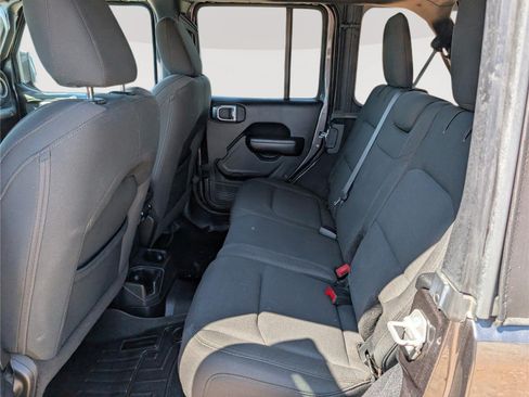 Used 2019 Jeep Wrangler Unlimited Sport S AWD/4WD image 13