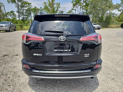 Used 2018 Toyota RAV4 XLE AWD/4WD image 5