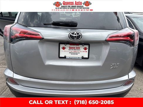 Used 2017 Toyota RAV4 XLE AWD/4WD image 28