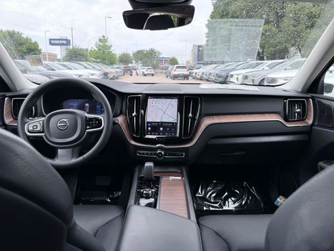 Certified 2023 Volvo XC60 B5 Plus w/ Climate Package FWD image 18
