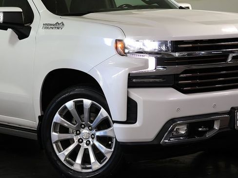 Used 2020 Chevrolet Silverado 1500 High Country w/ Technology Package AWD/4WD image 9