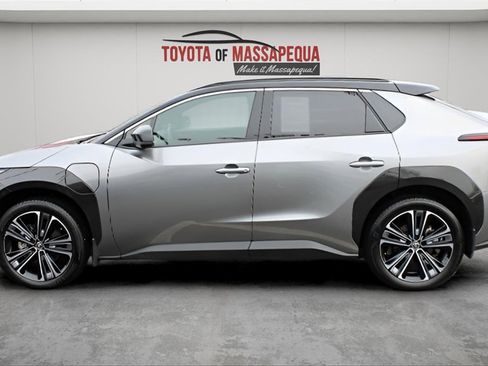 Used 2025 Toyota bZ4X AWD image 2