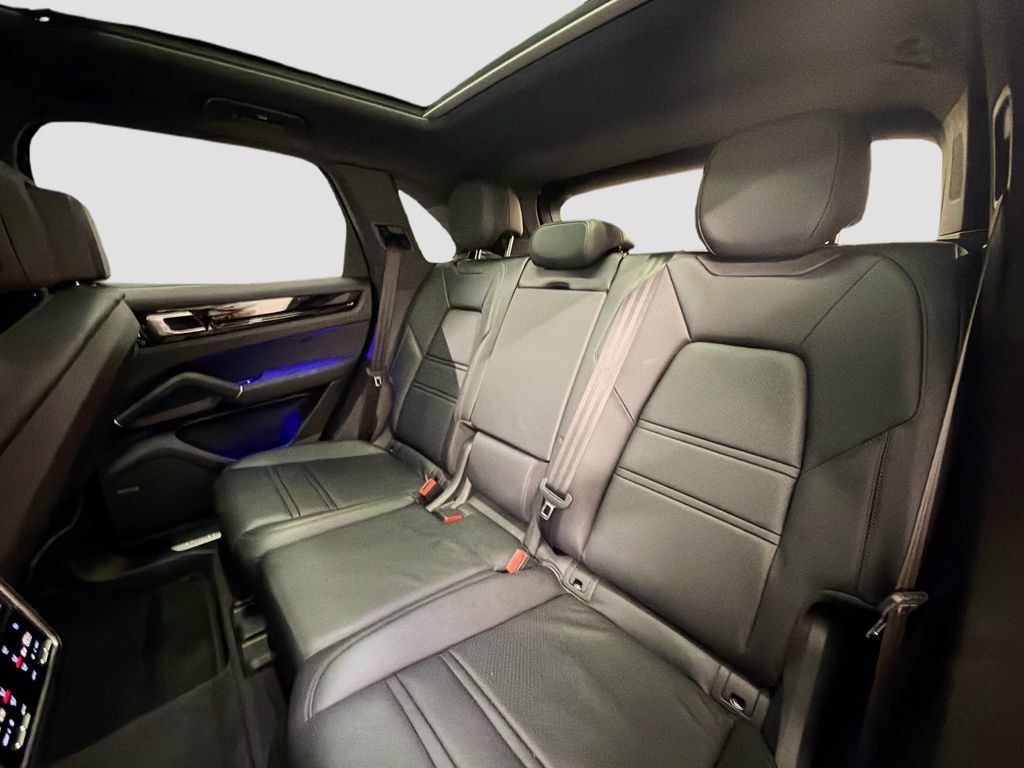 Certified 2020 Porsche Cayenne AWD/4WD image 26