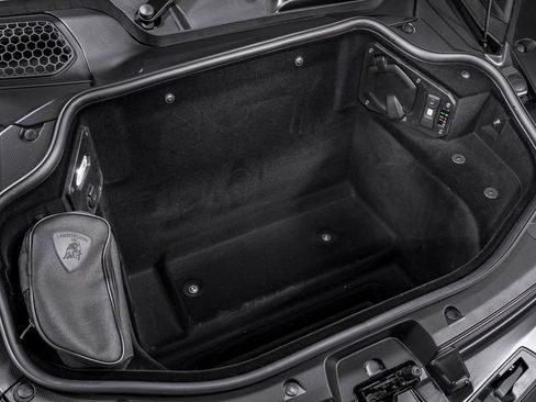 Used 2025 Lamborghini Revuelto image 43