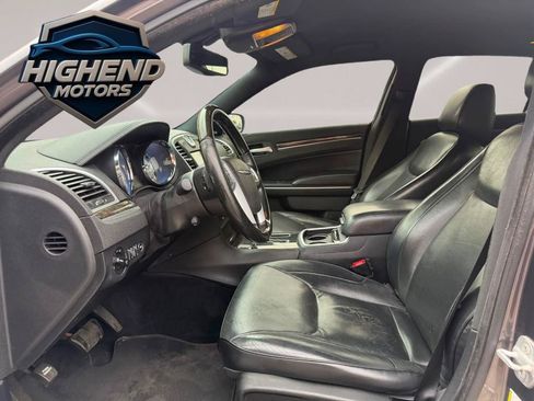 Used 2014 Chrysler 300 C RWD image 12
