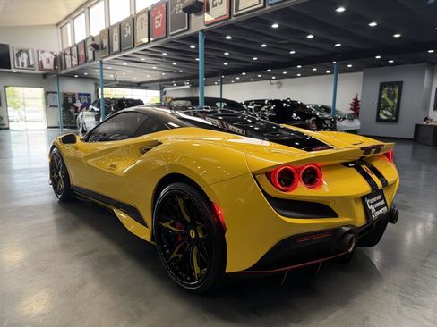 Used 2022 Ferrari F8 Tributo image 6