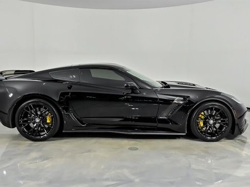 Used 2016 Chevrolet Corvette Z06 w/ 3LZ Preferred Equipment Group RWD image 11