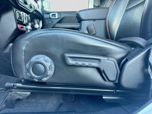 Used 2021 Jeep Wrangler Unlimited Rubicon w/ Uconnect 4C Nav & Sound Group AWD/4WD image 3