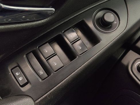 Used 2020 Chevrolet Trax LT w/ Sun & Sound Package FWD image 27