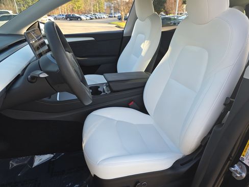 Used 2023 Tesla Model Y Long Range image 15