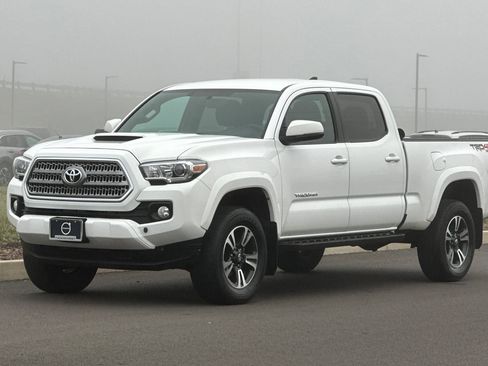 Used 2016 Toyota Tacoma TRD Sport image 7