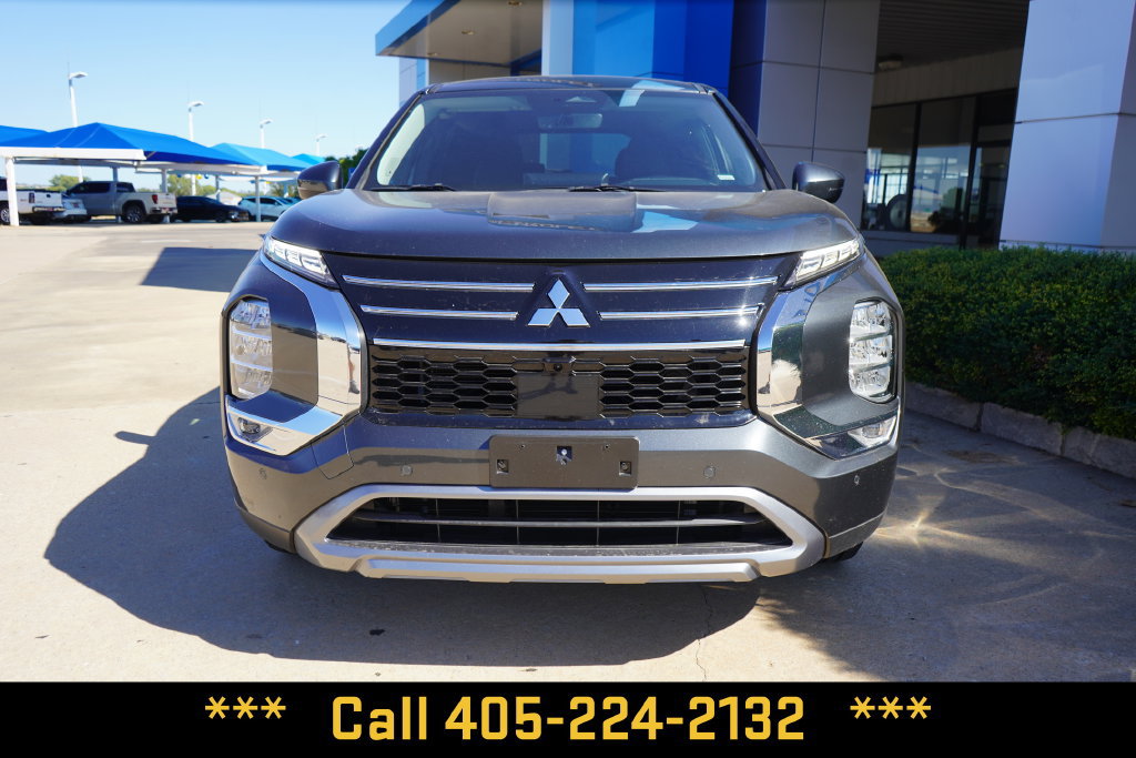 Used 2025 Mitsubishi Outlander SE FWD image 3