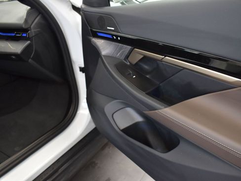 Certified 2025 BMW 530i xDrive w/ Premium Package image 23