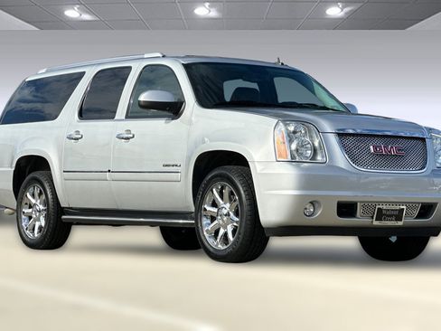 Used 2014 GMC Yukon XL Denali image 7