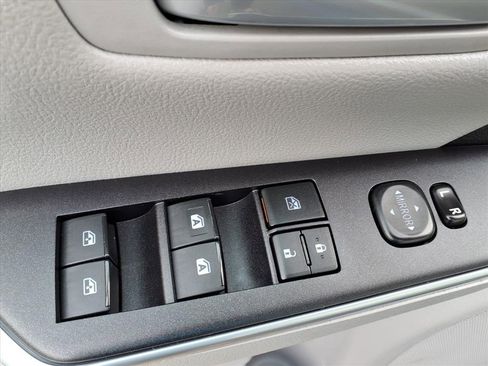 Used 2015 Toyota Camry LE image 11