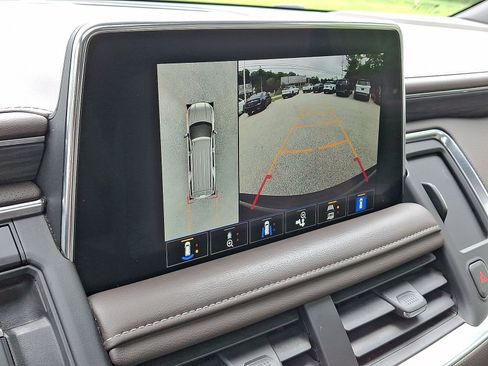 Used 2022 GMC Yukon XL SLT w/ SLT Premium Package AWD/4WD image 15
