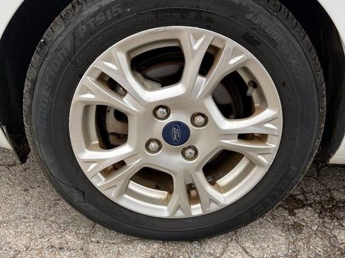 Used 2015 Ford Fiesta SE FWD image 22