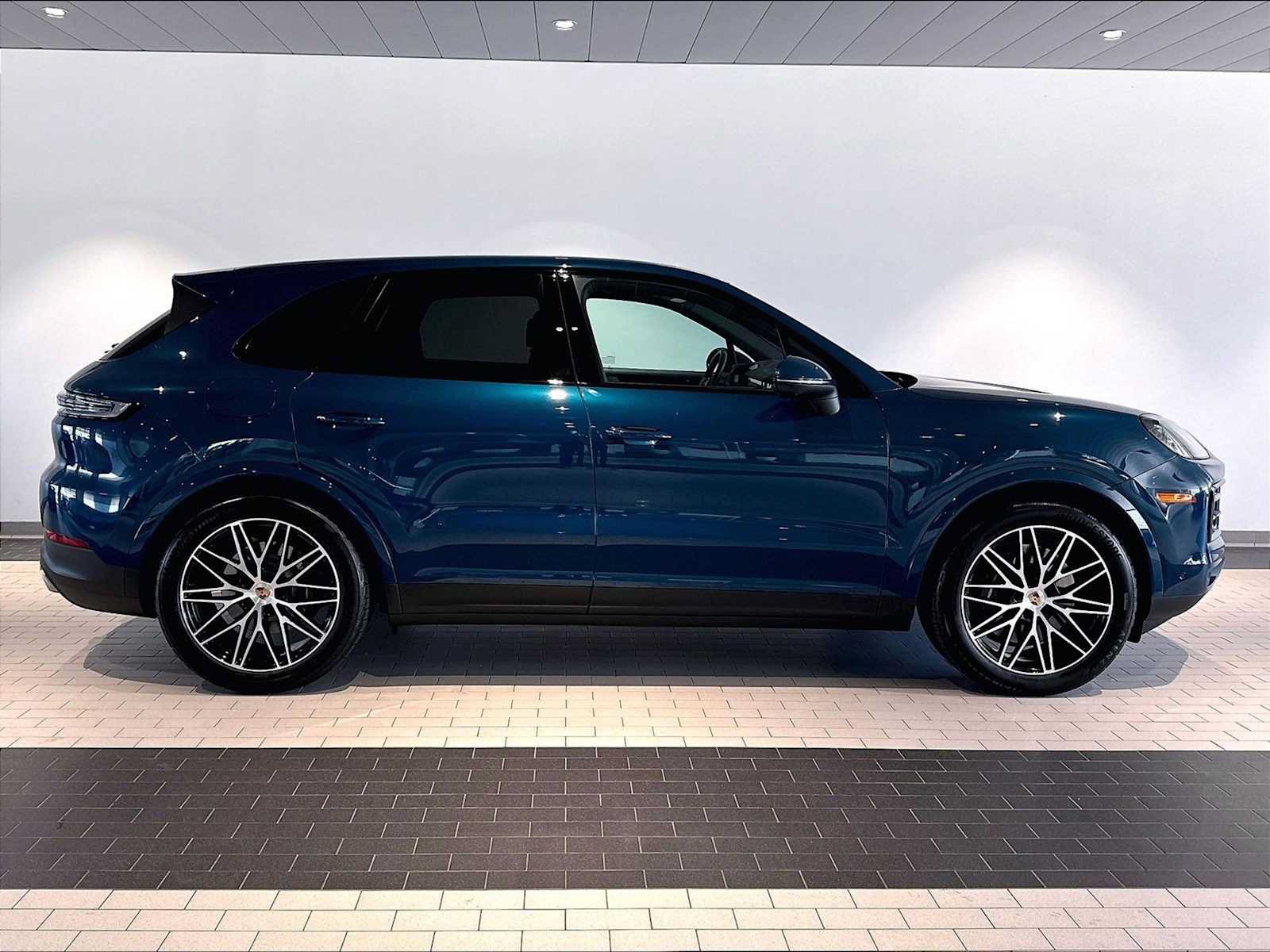 Used 2026 Porsche Cayenne AWD/4WD image 11
