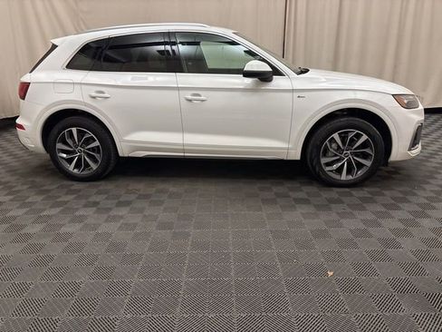 Used 2022 Audi Q5 2.0T Premium w/ Convenience Package image 4