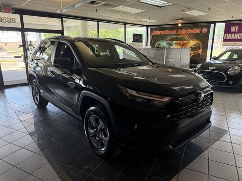 Used 2025 Toyota RAV4 XLE AWD/4WD image 17