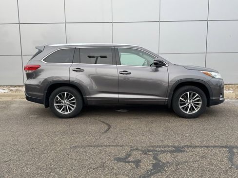 Used 2017 Toyota Highlander XLE image 37