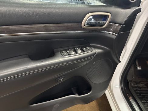 Used 2016 Jeep Grand Cherokee Overland image 13