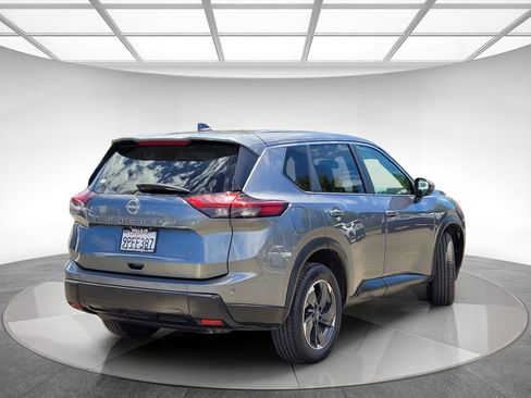 Used 2024 Nissan Rogue SV FWD image 3