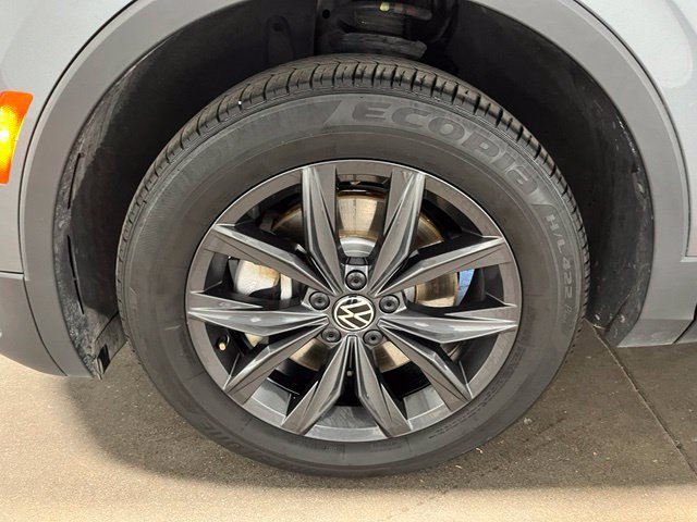 Used 2024 Volkswagen Tiguan SE AWD/4WD image 28