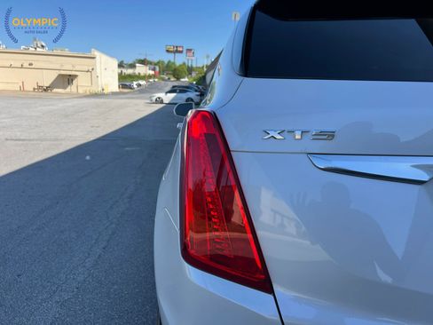 Used 2018 Cadillac XT5 Luxury image 16