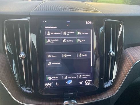 Used 2019 Volvo XC60 T6 Momentum w/ Multimedia Package AWD/4WD image 19