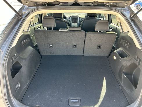 Used 2023 Ford Edge SE w/ Black Appearance Package image 11