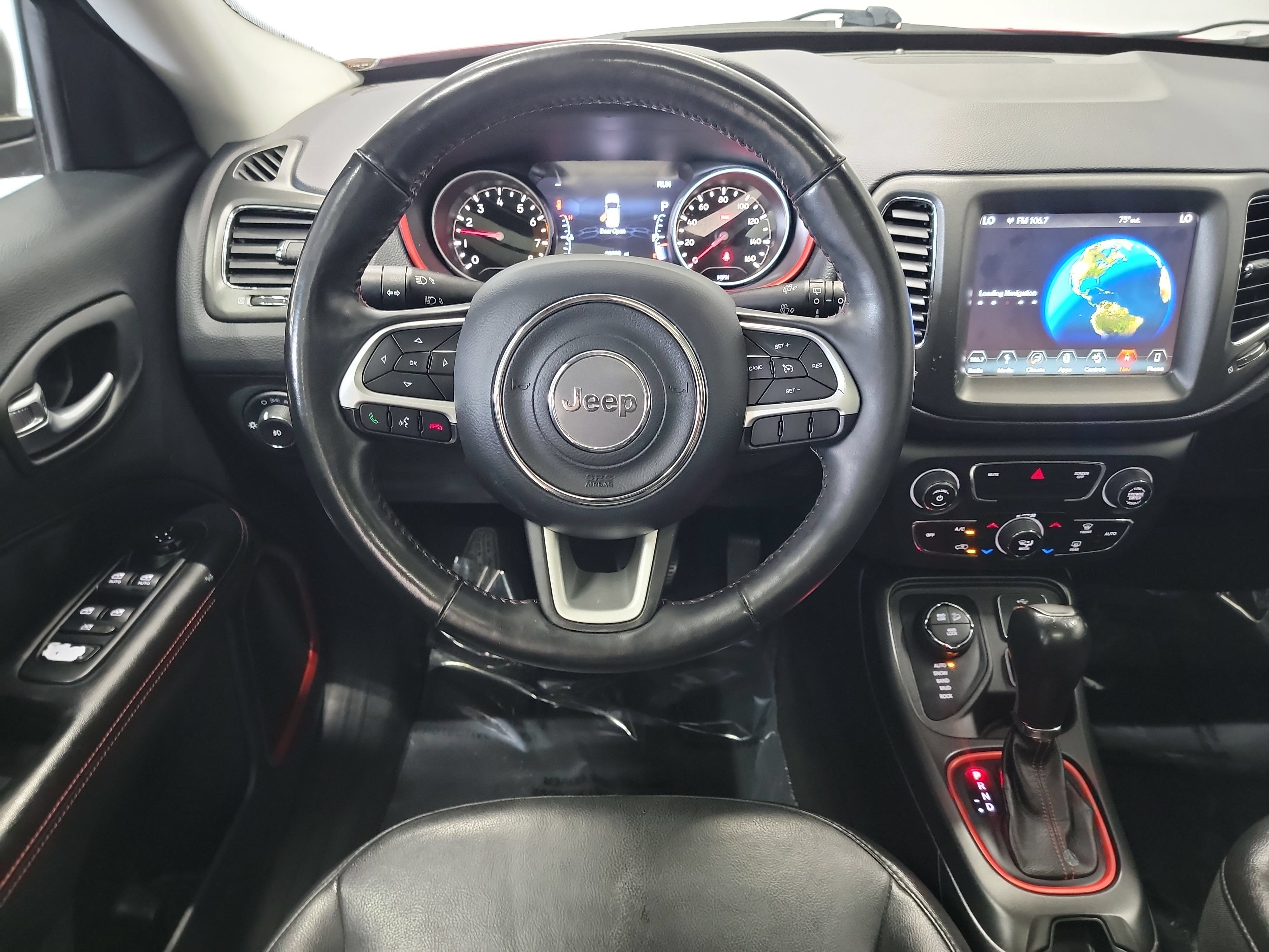 Used 2018 Jeep Compass Trailhawk w/ Leather Interior Group AWD/4WD image 16