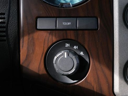 Used 2015 Ford F350 Lariat w/ Lariat Interior Package image 31