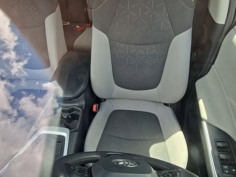 Used 2019 Toyota RAV4 XLE FWD image 10
