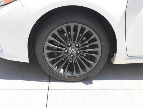 Used 2018 Toyota Avalon Touring image 43