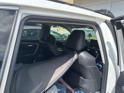 Used 2023 Toyota RAV4 XLE Premium image 17