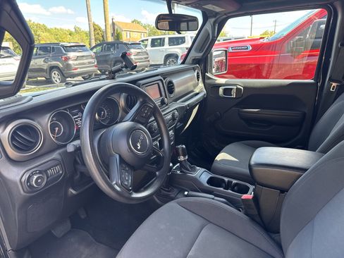 Used 2019 Jeep Wrangler Unlimited Sport image 14