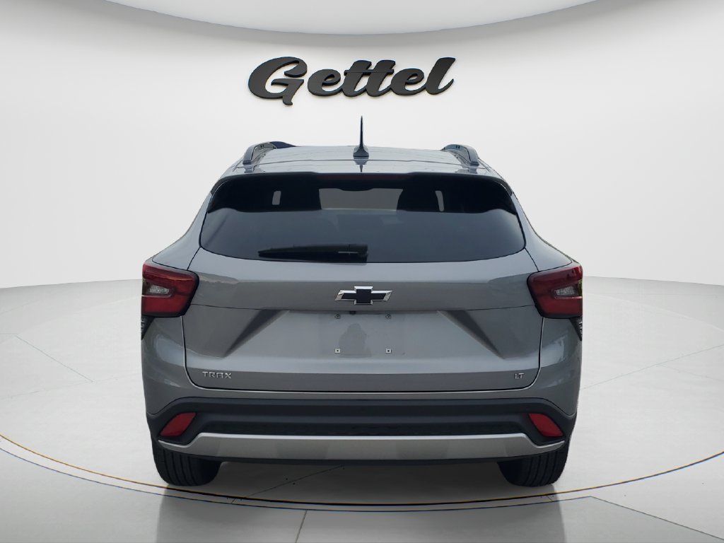 Used 2024 Chevrolet Trax LT w/ Driver Confidence Package FWD image 4