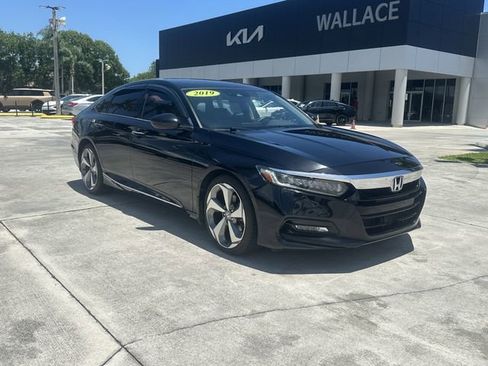 Used 2019 Honda Accord Touring image 4