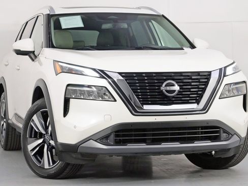 Used 2022 Nissan Rogue SL w/ SL Premium Package image 2