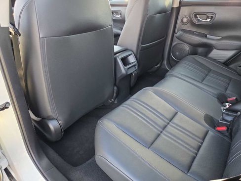 Used 2024 Honda HR-V EX-L image 18
