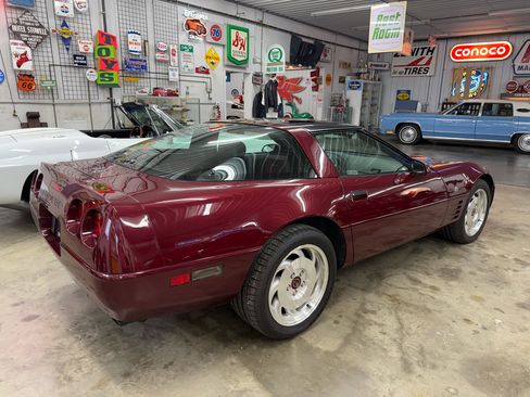 Used 1993 Chevrolet Corvette Coupe image 5