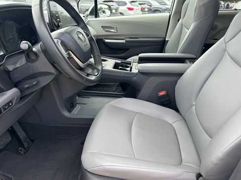 Used 2024 Toyota Sienna XLE w/ XLE Plus Package FWD image 11